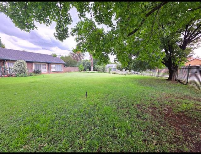 3 BEDROOM PROPERTY TO RENT IN GOLF PARK